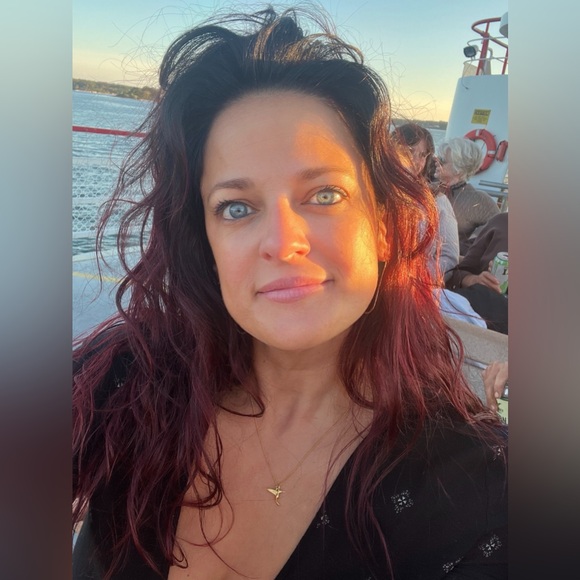 Meet your Posher, Nicole! - Picture 2 of 16